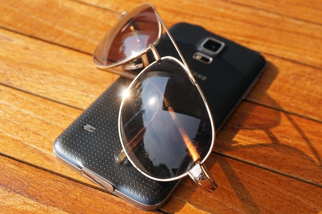Sonnenbrille als Schutz fürs Smartphone?